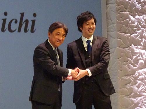 NTTドコモの吉澤和弘社長（写真左）、オイシックス・ラ・大地の髙島宏平社長